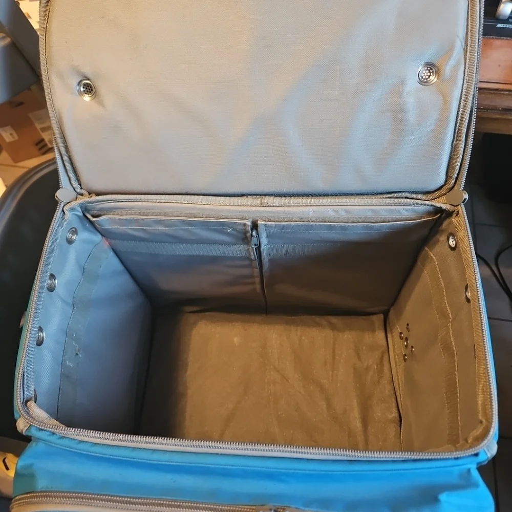 GO2 Blue Charging Devise Case